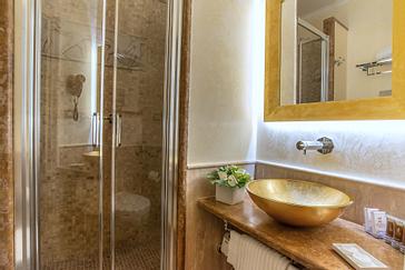 Hotel Forum | Rome | bagno elegante d'hotel a roma centro vicino colosseo 1