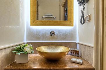 Hotel Forum | Rome | bagno elegante d'hotel a roma centro vicino colosseo