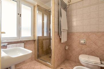 Hotel Forum | Rome | bagno d'hotel a roma elegante 6